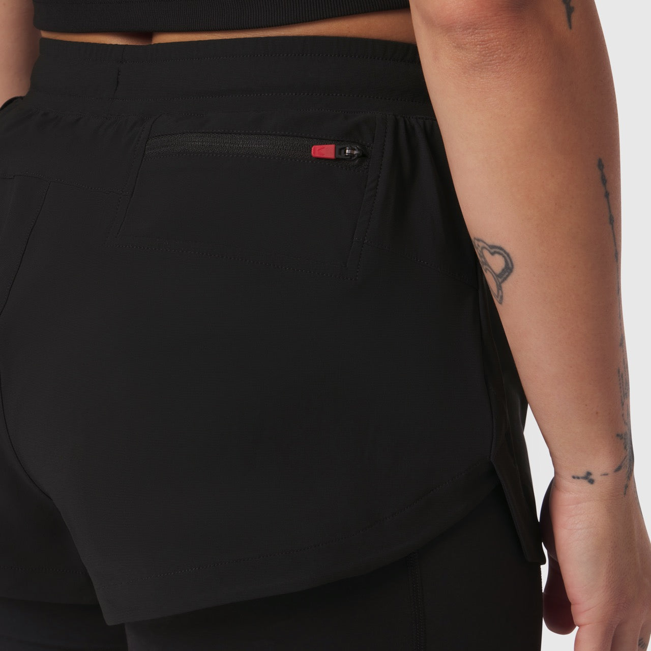 W025. Tetra-Lite® Liner Short - Black "Bracket"